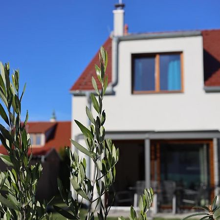 מיקולוב Veritas House מראה חיצוני תמונה