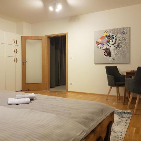 מיקולוב Veritas House מראה חיצוני תמונה