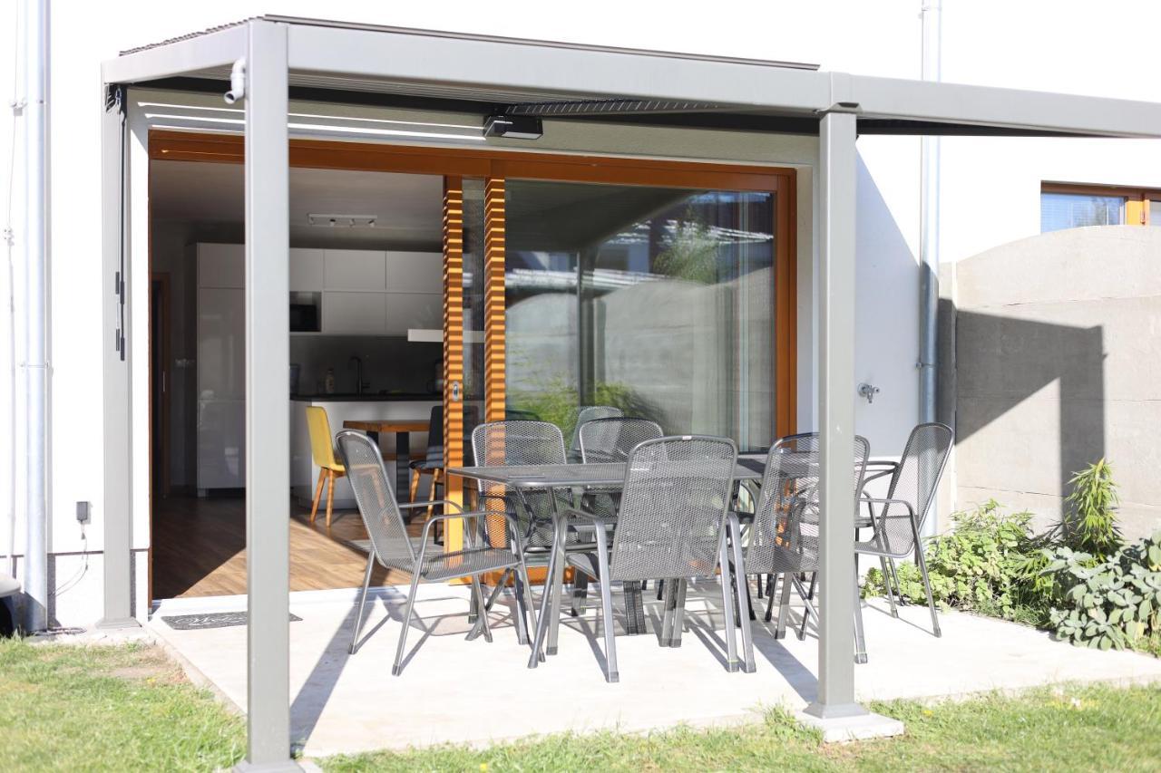 מיקולוב Veritas House מראה חיצוני תמונה