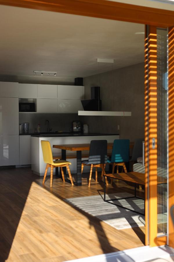מיקולוב Veritas House מראה חיצוני תמונה