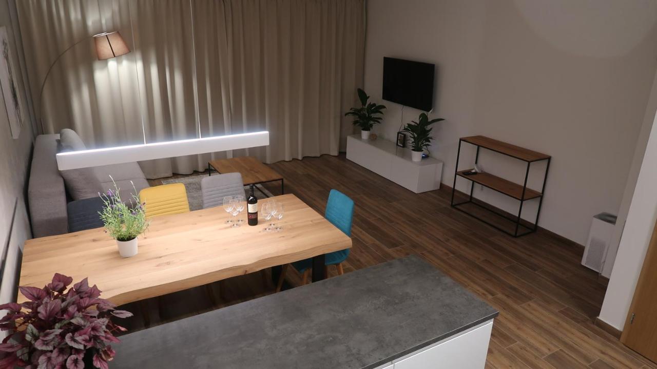 מיקולוב Veritas House מראה חיצוני תמונה